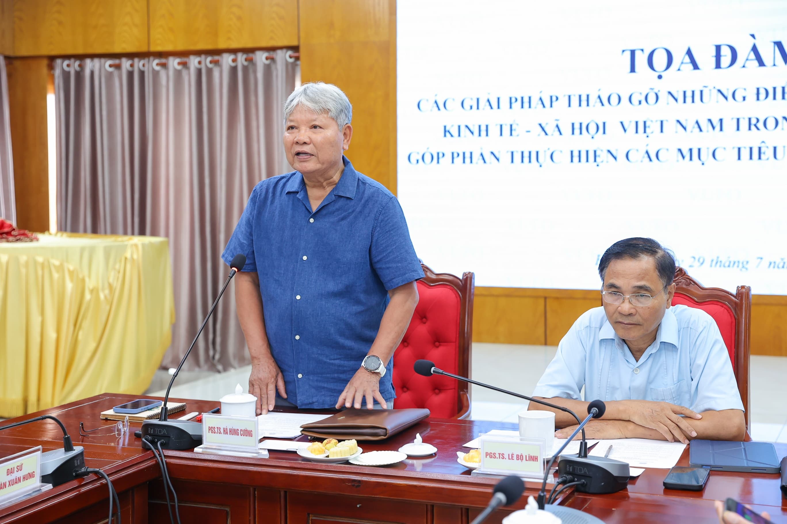 Nhận diện và tháo gỡ “điểm nghẽn của điểm nghẽn”: Bước đột phá thể chế hướng tới mục tiêu Đại hội XIV