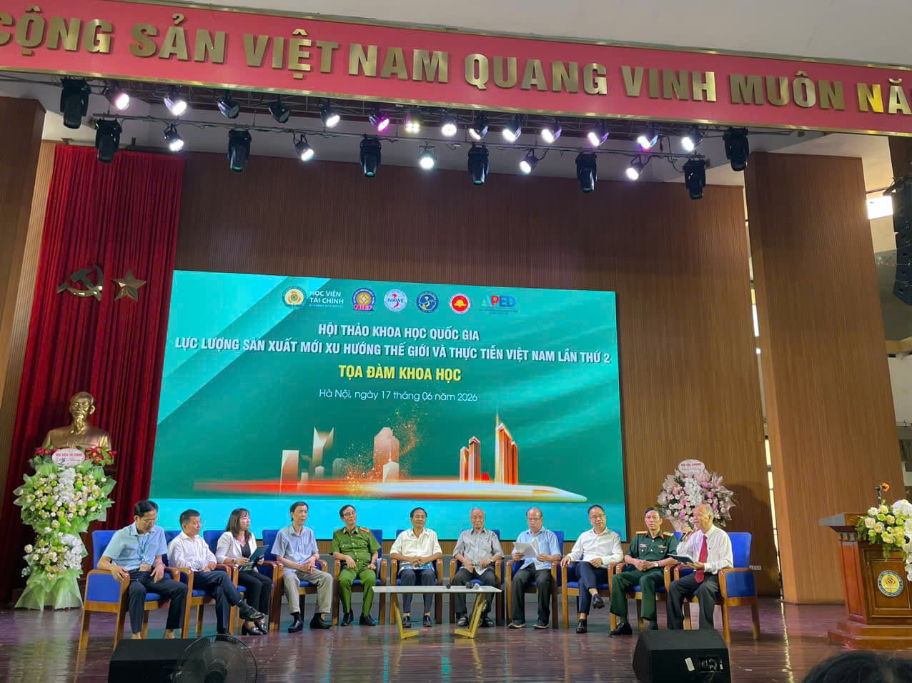 PGS.TS. Lê Bộ Lĩnh, Viện trưởng IESS phát biểu ý kiến chuyên gia tại Hội thảo