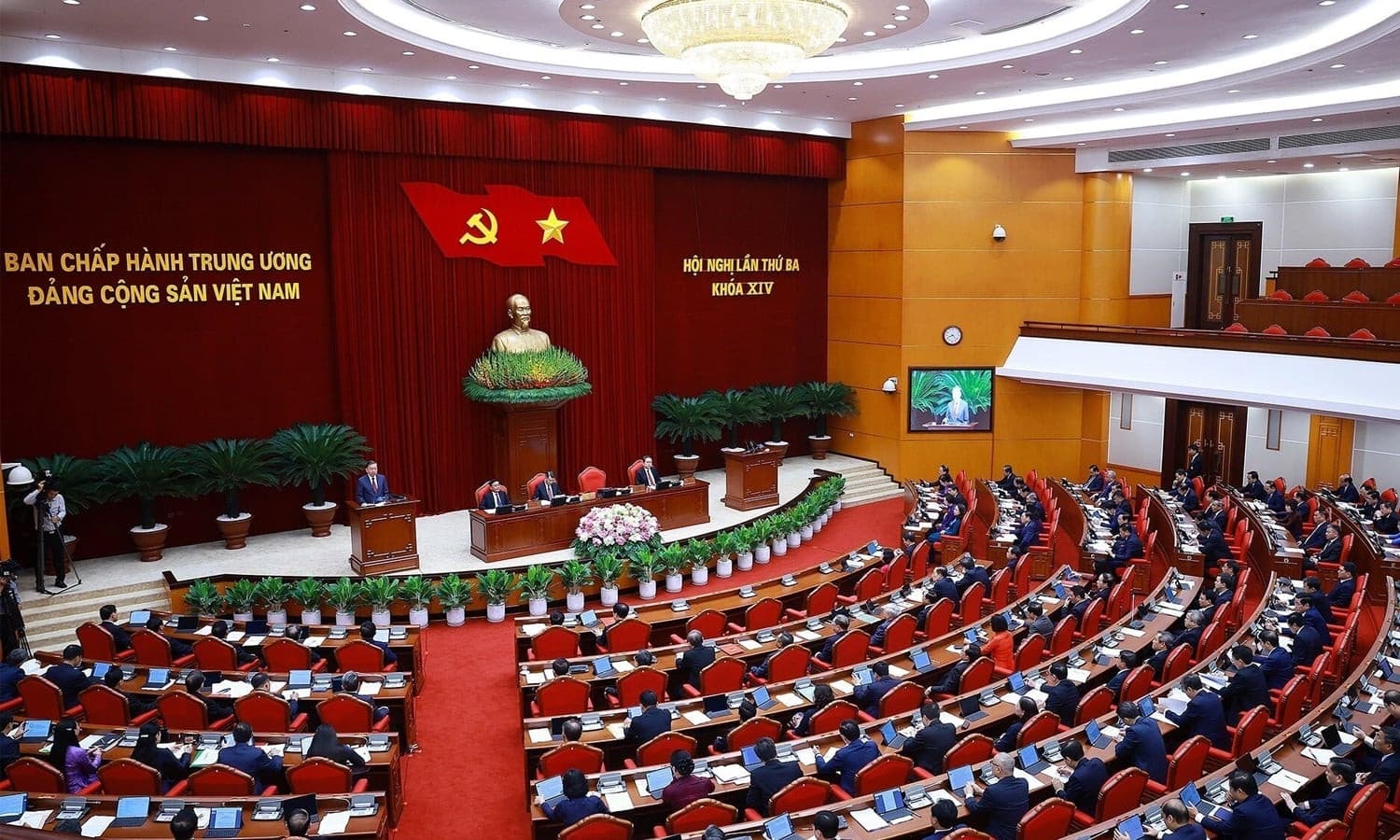 Phát triển dựa vào năng suất, tri thức, công nghệ và con người: Từ quyết sách đến thực thi