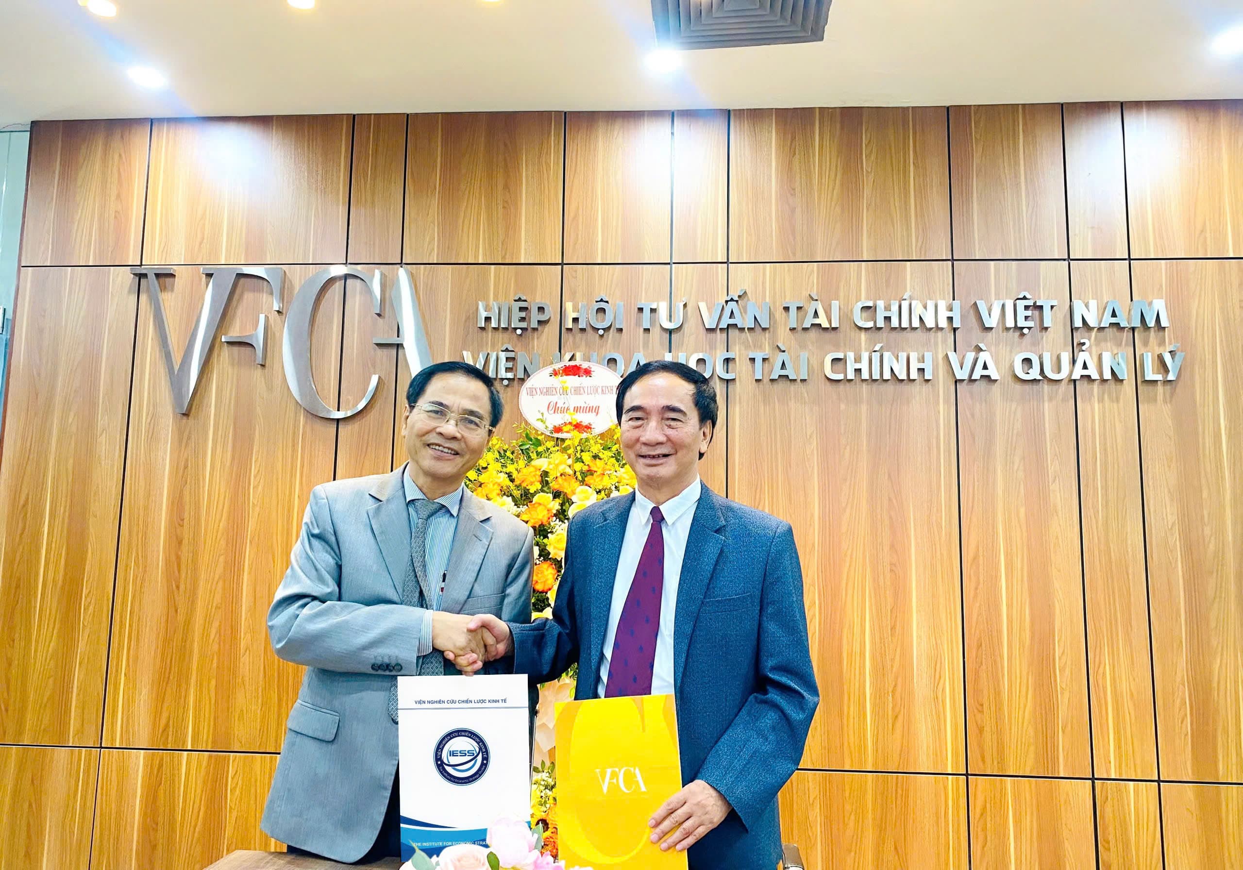 Lễ ký kết Thỏa thuận hợp tác giữa Viện nghiên cứu Chiến lược kinh tế và Hiệp hội Tư vấn tài chính Việt Nam